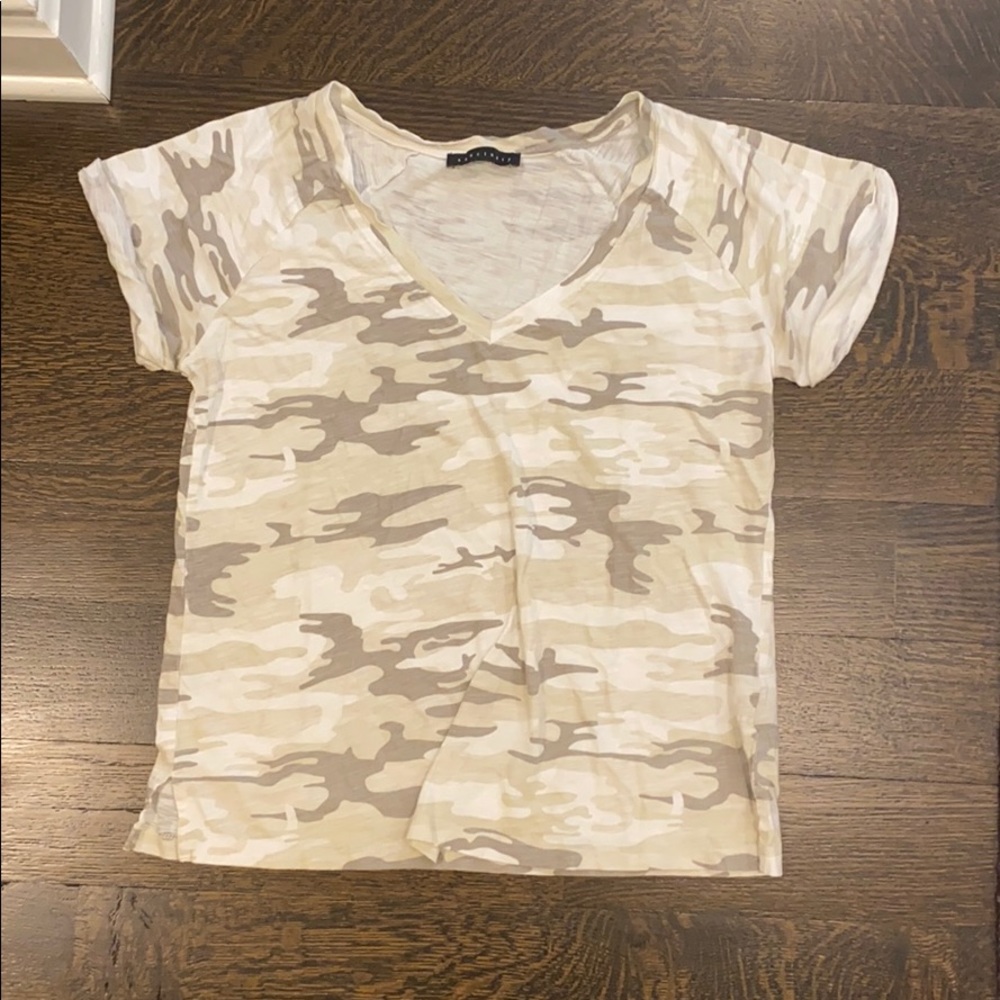 Sanctuary White Camo V-Neck t-shirt